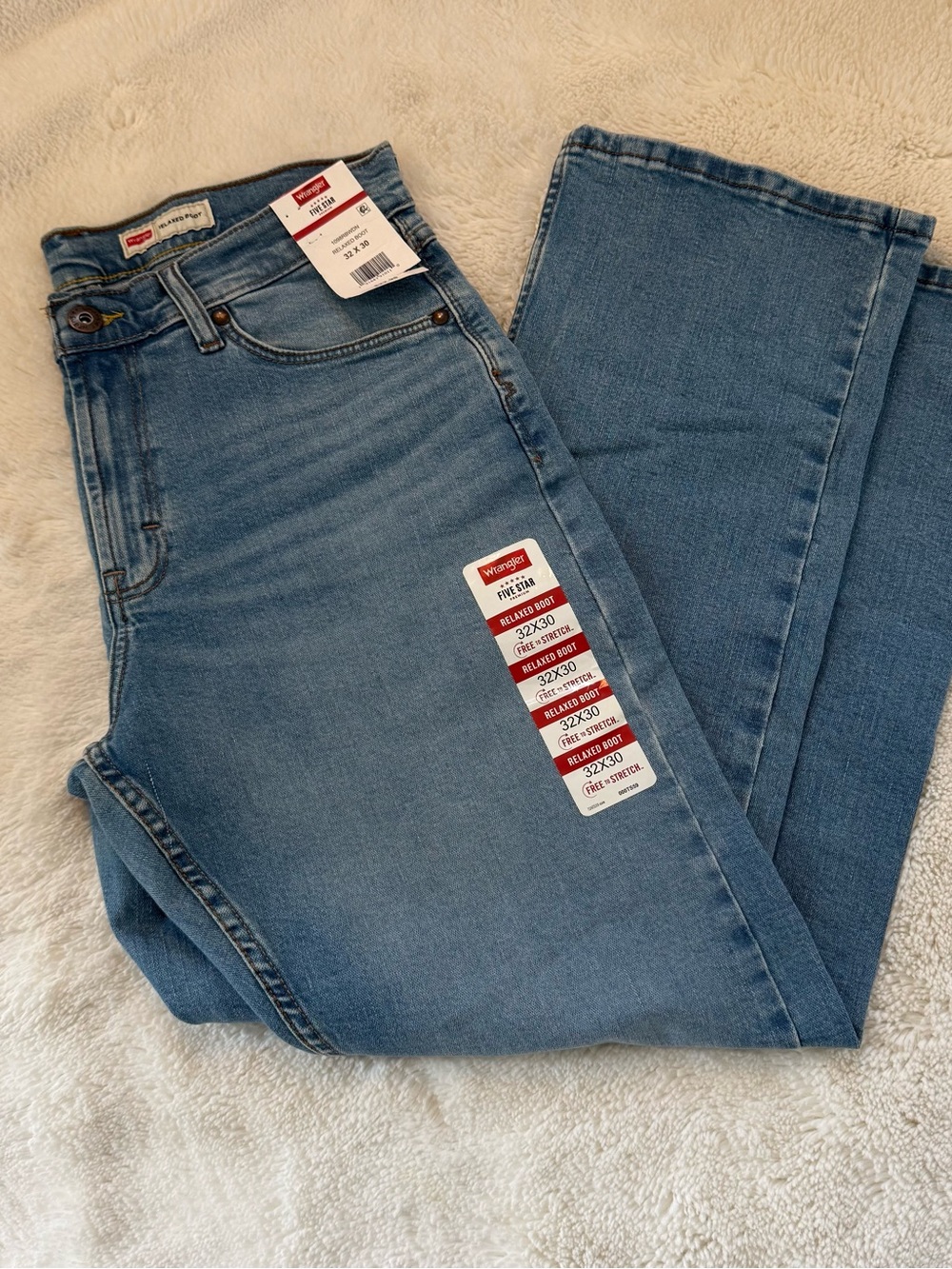 NWT Men’s Wrangler Light Blue Relaxed Boot Denim Jeans - 32 x 30